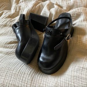 Delia’s Y2K platform mules